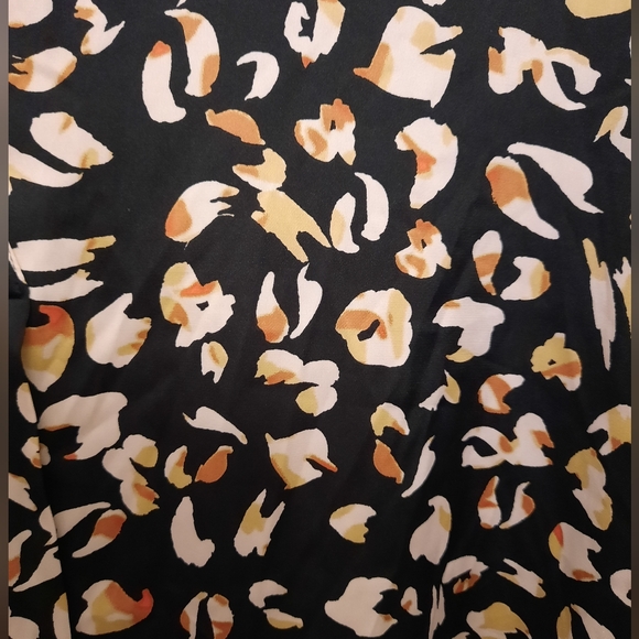 Plus Size Flowy Print Top - Picture 5 of 7